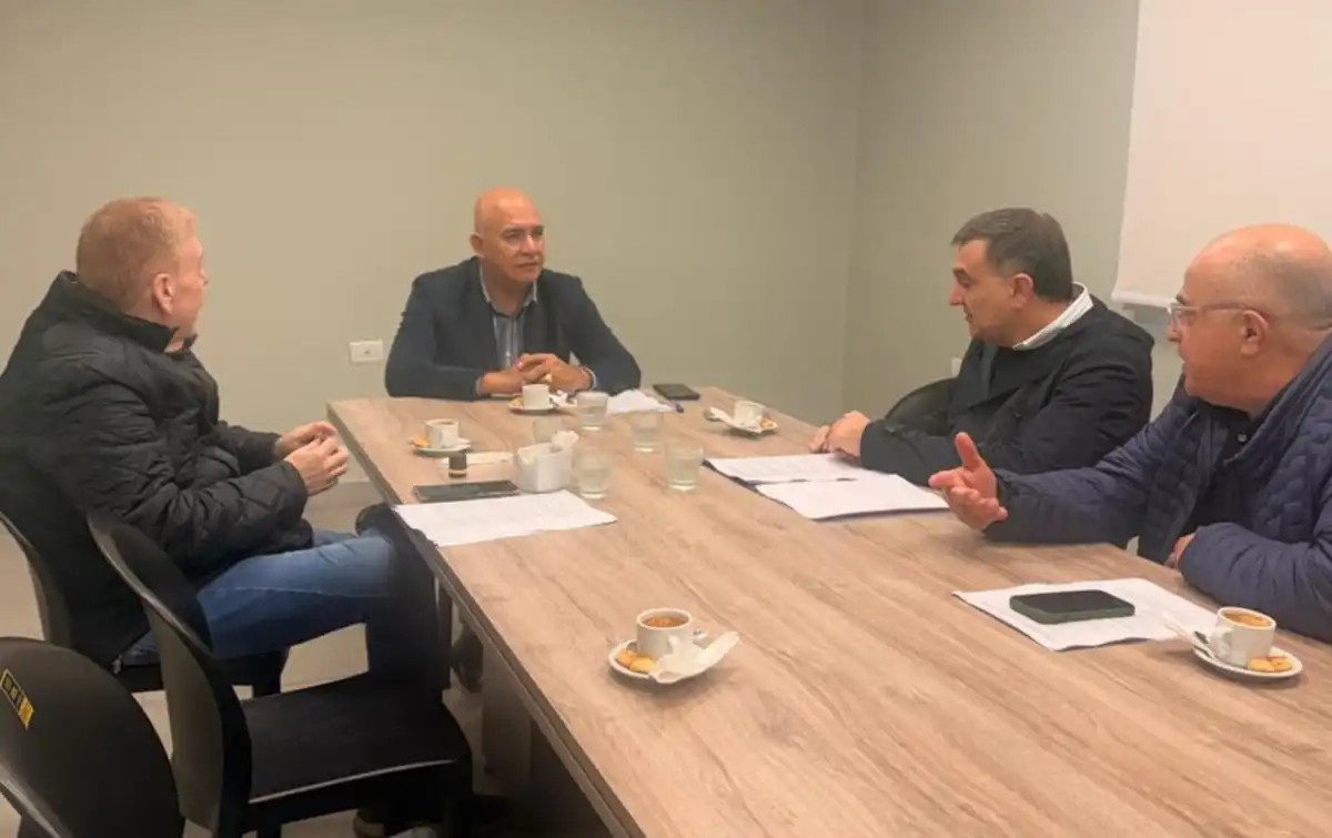 El Gran "Batalla de Tucumán" ya empezó a correrse fuera de la pista 1200x755 reunin marcelo moreno centro recibio propietarios caballos carreras miras lo se viene 1148180 120449