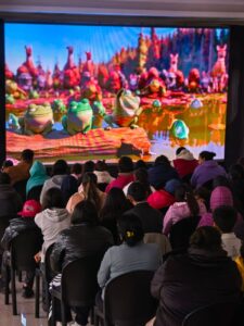 Abrimos nuestras puertas para una jornada de cine para niños de una fundación